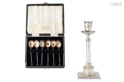 A CASED SET OF GEORGE VI STERLING SILVER COFFEE SPOONS
