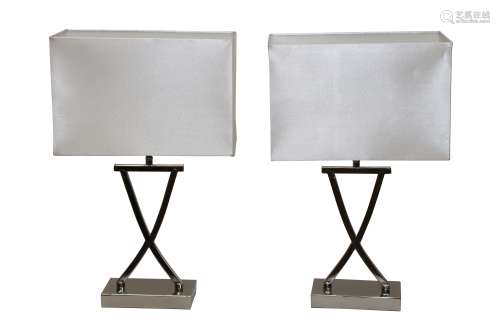 A PAIR OF CONTEMPORARY TABLE LAMPS