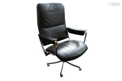 IN THE MANNER OF EAMES, A STEEL AND LEATHER UPHOLSTERED SWIV...