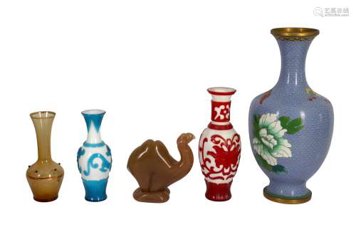 A COLLECTION OF CHINESE PEKING GLASS ITEMS AND A CLOISONNE E...