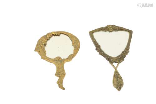 A CONTINENTAL GILT BRONZE HAND MIRROR, EARLY 20TH CENTURY