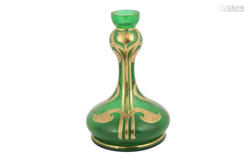 A CONTINENTAL GREEN BOTTLE VASE, LATE 20TH CENTURY