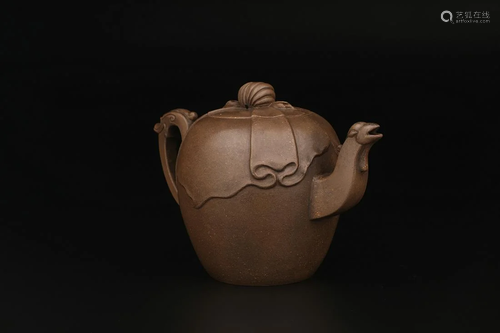 A ZISHA OR PURPLE CLAY TEAPOT