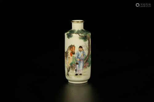 A FAMILLE ROSE GLAZE PORCELAIN SNUFF BOTTLE