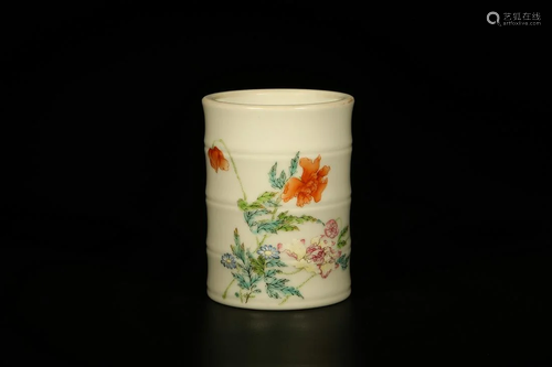 A FAMILLE ROSE PORCELAIN BRUSH HOLDER