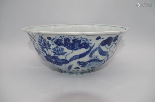 A BLUE-AND-WHITE GLAZED PORCELAIN BOWL