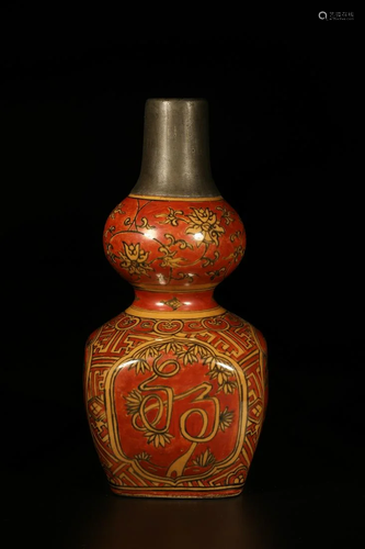 A GOURD SHAPE VASE