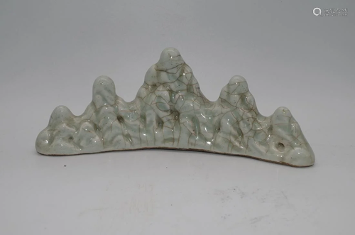 A GE YAO GLAZE PORCELAIN BRUSH REST