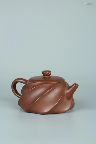 A STRING PATTERN DESIGN ZISHA OR PURPLE CLAY TEAPOT