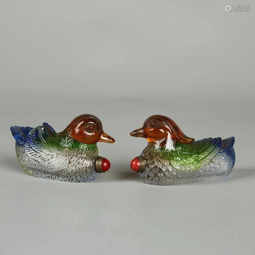 A PAIR OF GLASS SNUFF BOTTLES