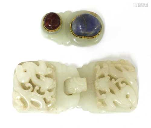 A Chinese jade belt buckle,