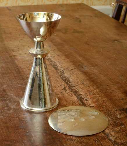An Elizabeth II silver communion cup and dish,