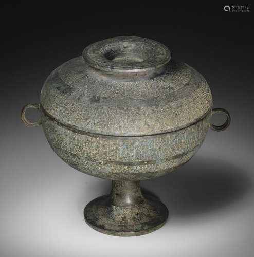 AN ARCHAIC BRONZE RITUAL FOOD VESSEL AND COVER, DOU Eastern ...