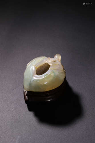 A Carved Agate Peach Water Pot, 18th Century, Qing Dynasty