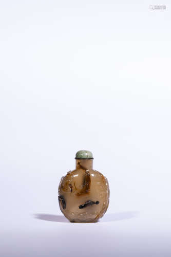 A Carved Agate Snuff Bottle, Qing Dynasty