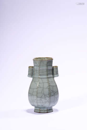 A Ge Type Glazed Vase, Qing Dynasty