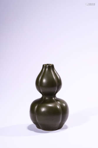 A Double Gourd Shaped Tea-Dust Vase, Qianlong Mark