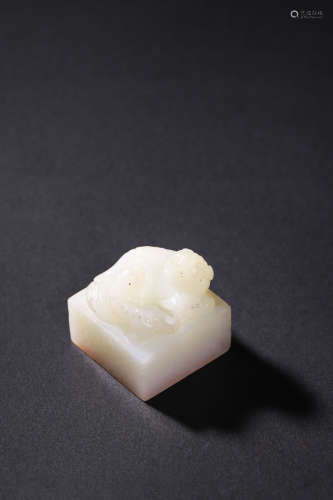 A Carved White Jade Seal