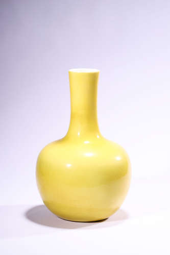 A Yellow Glazed Tianqiuping Vase, Qing Dynasty