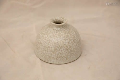 A Ge Type Glazed Beehive Waterpot