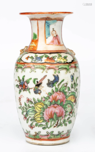 LATE QING FAMILLE ROSE SMALL VASE