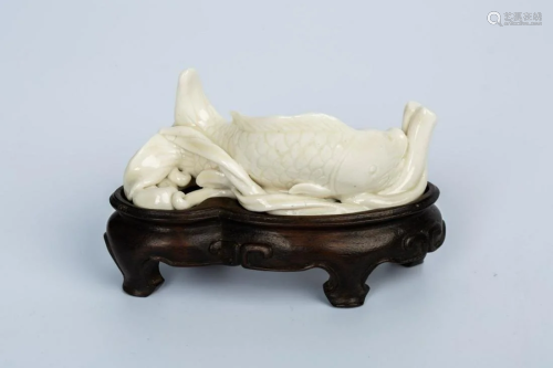 MING DYNASTY FISH SHAPED BRUSH STAND