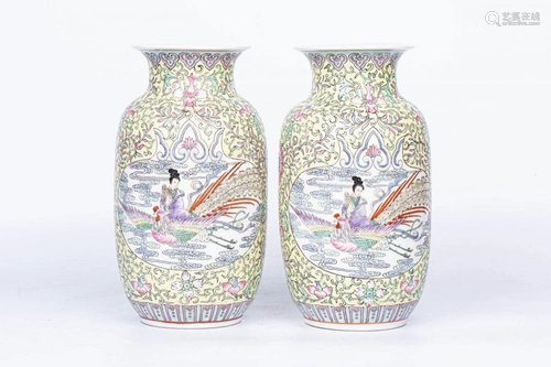 PAIR OF 20TH CENTURY FAMILLE ROSE VESSEL