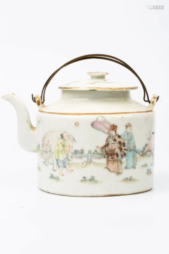 LATE QING-REPUBLIC OF CHINA ERA FAMILLE ROSE TEAPOT