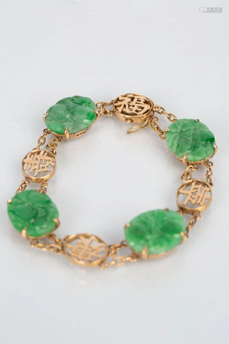 A JADEITE BRACELET