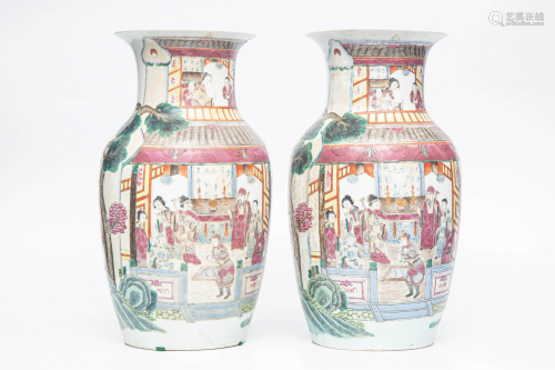 A PAIR OF LATE QING DYNASTY FAMILLE ROSE VASES WITH