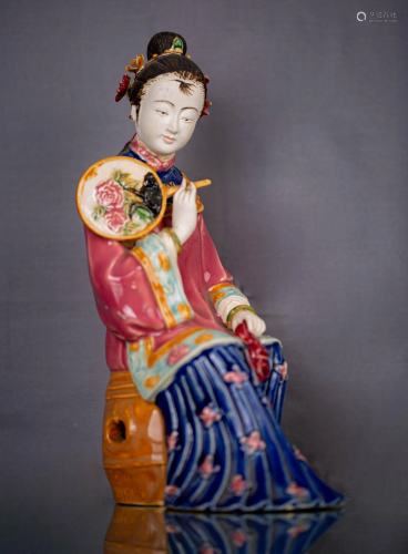 20TH CENTURY PORCELAIN CARVING LADY