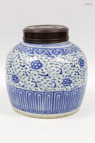 QING DYNASTY BLUE WHITE JAR WITH LID