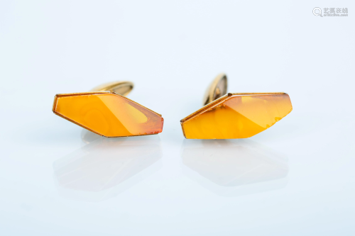20TH CENTURY BALTIC NATURAL AMBER CUFF LINKS