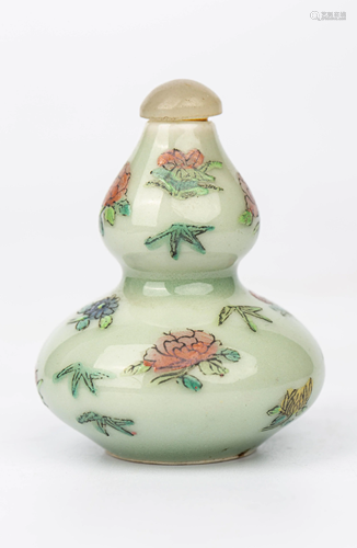 20TH CENTURY FAMILLE ROSE GOURD BOTTLE