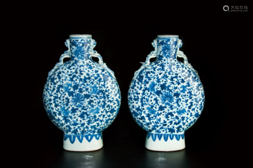 A PAIR OF BLUE AND WHITE PORCELAIN DRAGON EAR VASES