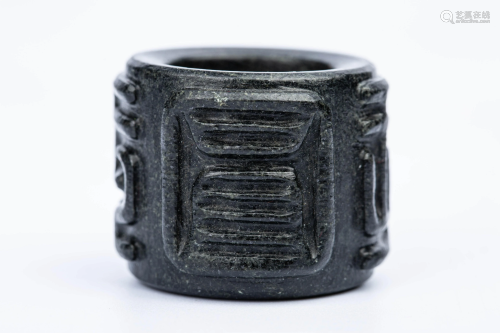 20TH CENTURY INK JADE CARVED THUMB RING