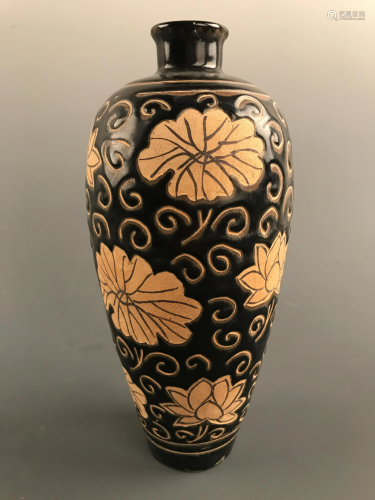 Chinese Cizhou Kiln 'Lotus' Vase