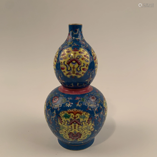 Chinese Famille Rose Gourd Bottle