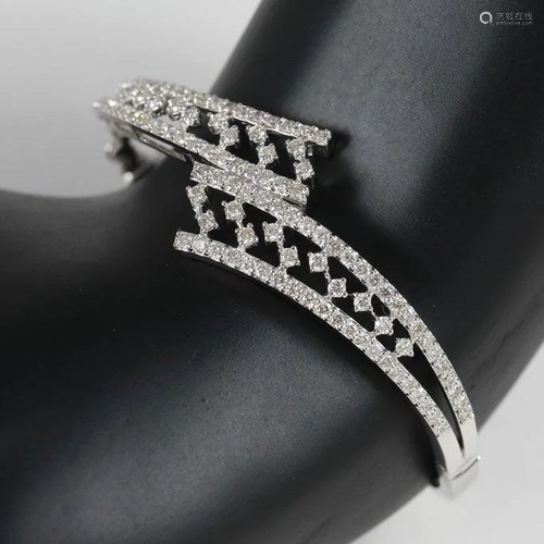 14 K White Gold IGI Certified Designer Diamond Bracelet