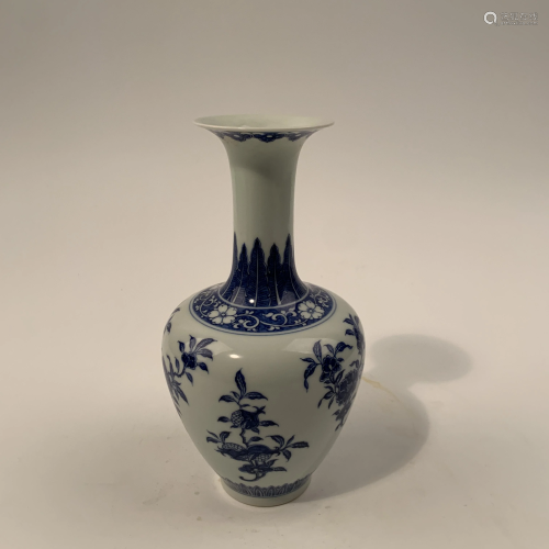 Chinese Blue and White Povcelain Vase