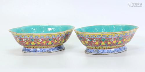 Pr Chinese 19 C Quatrefoil Enamel Porcelain Bowls