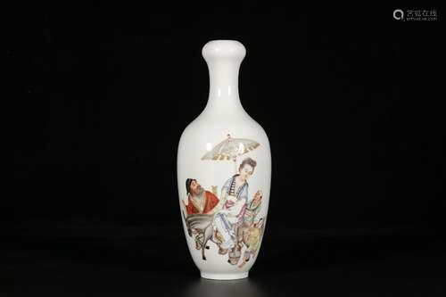 A FAMILLE ROSE FIGURE GARLIC-HEAD VASE