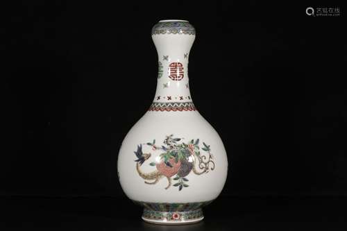 A WUCAI SANDUO GARLIC-HEAD VASE