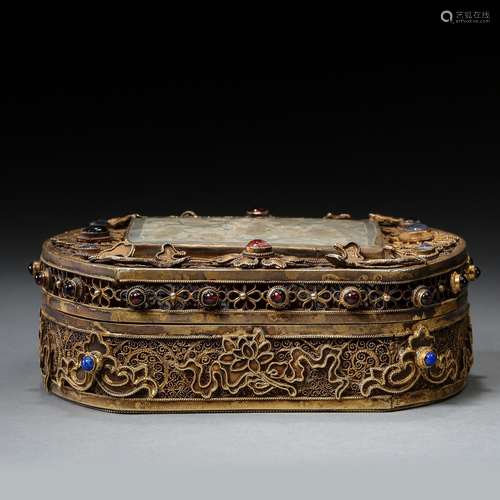 A GILT-SILVER FILIGREE BOX WITH COVER 