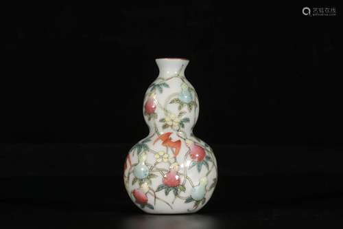 A FAMILLE ROSE FULU SNUFF BOTTLE