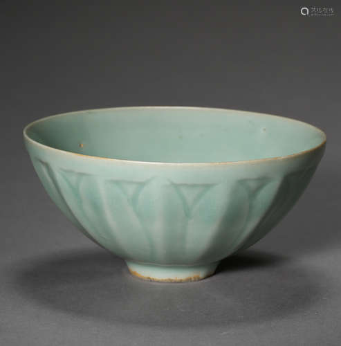 A LONGQUAN KLIN LOTUS BOWL 