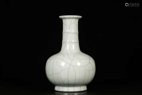 A GE-GLAZED STRING PATTERN VASE