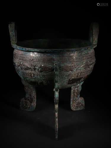 A BRONZE CICADA PATTERN TRIPOD VESSEL, DING 