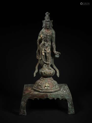 A GILT-BRONZE STATUE OF BODHISATTVA 