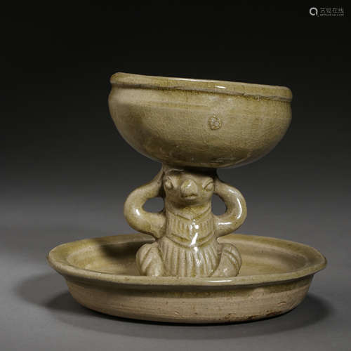 A CELADON-GLAZED BEAST SHAPED CENSER 